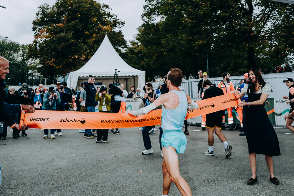 MarathonMünchen Startnummernausgabe Schuster 64